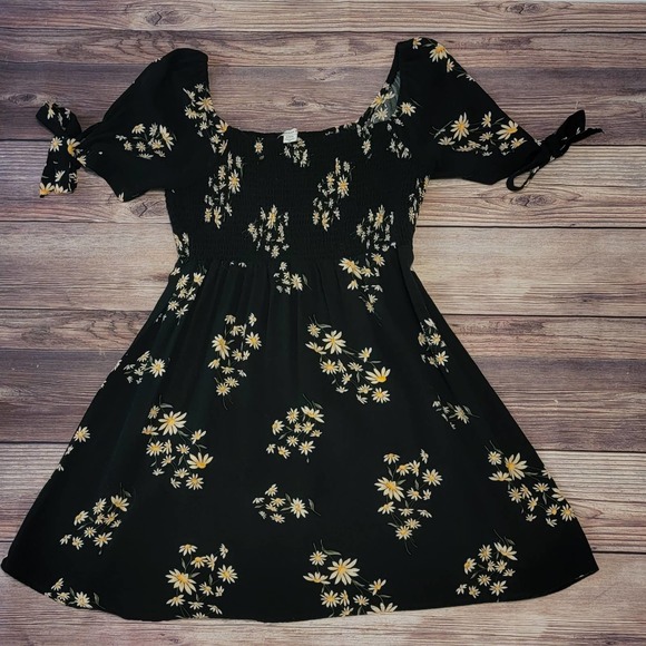 American Eagle Outfitters Dresses & Skirts - American Eagle Outfitters Juniors Babydoll Black Daisy Dress Size Small